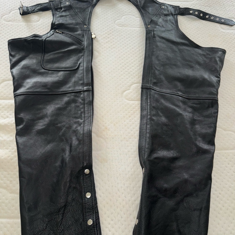 First Classics men's genuine leather motorcycle chaps.Sz L